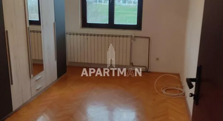 Četvoroiposoban stan | 4zida