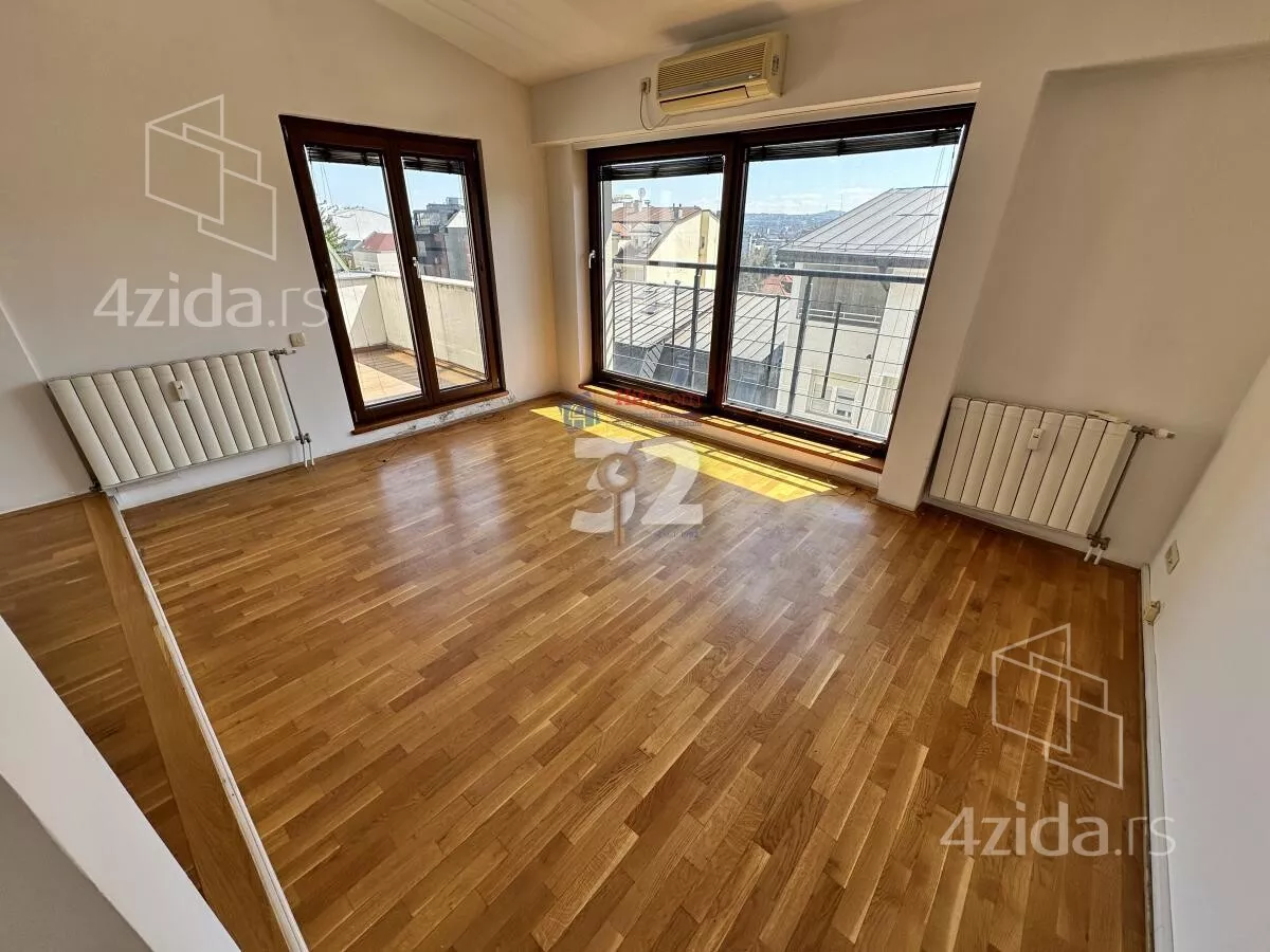 Četvoroiposoban stan | 4zida