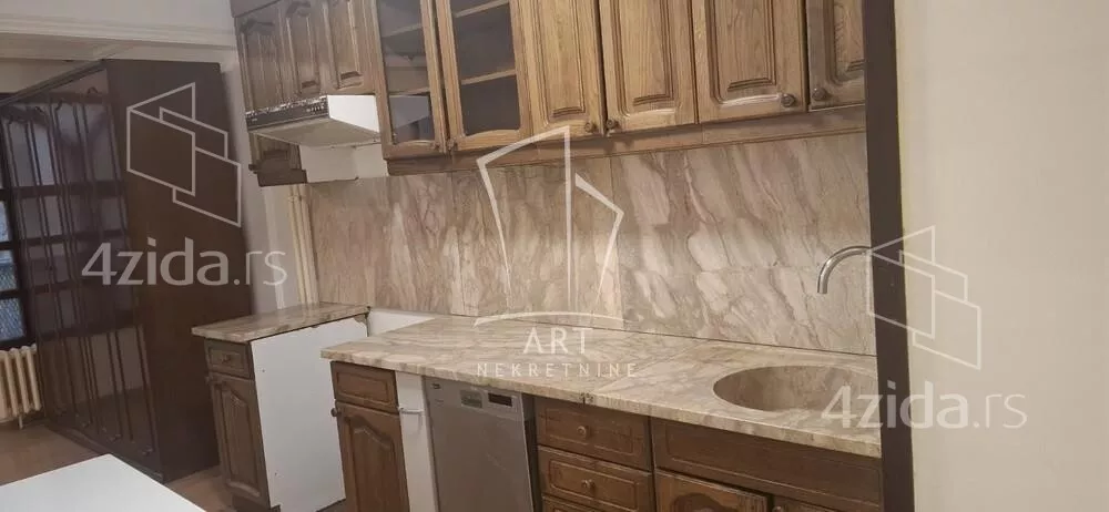 Četvoroiposoban stan | 4zida