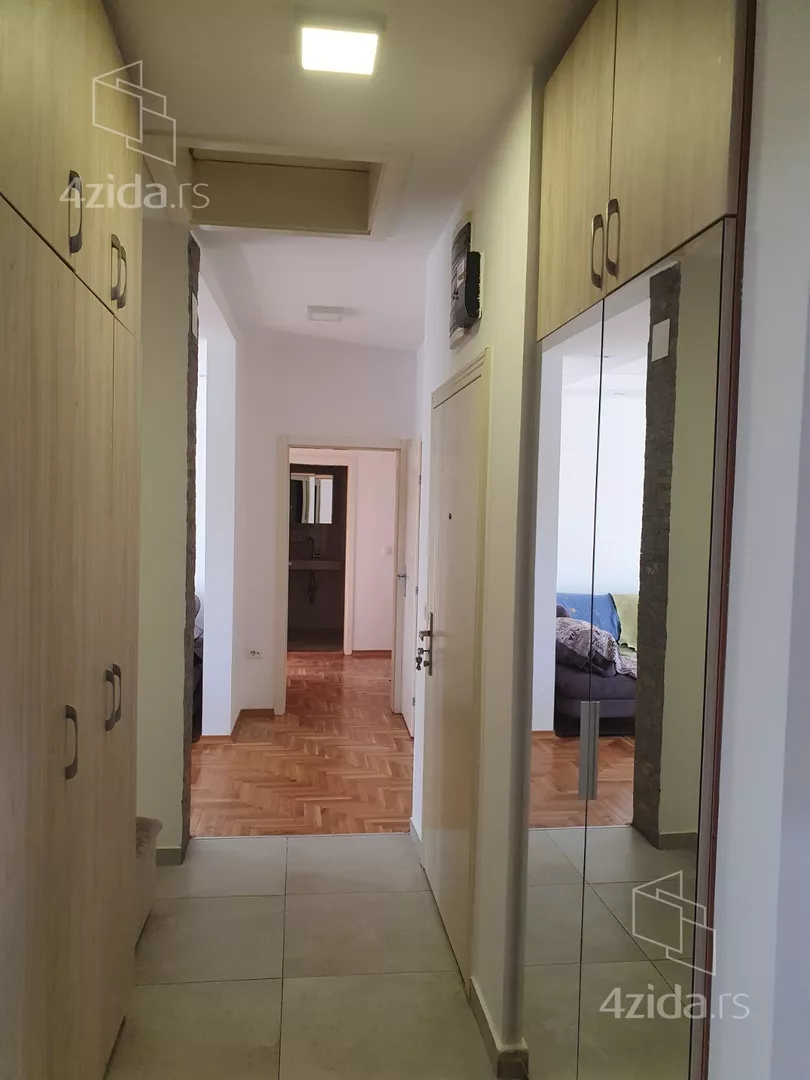 Petosoban stan | 4zida