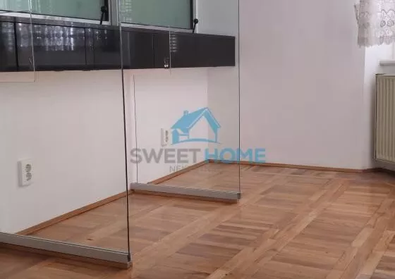 Poslovna zgrada | 4zida