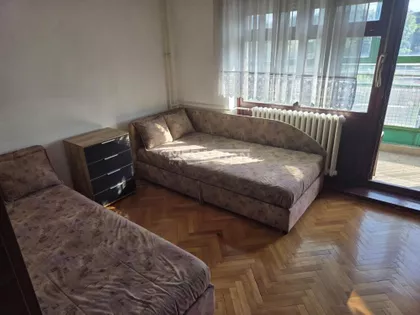 Zvečanska | 4zida.rs