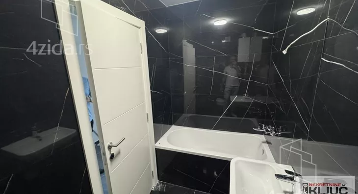 Četvoroiposoban stan | 4zida