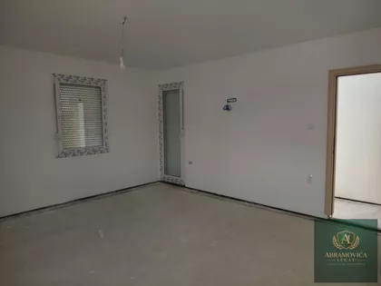 Stari Banovci | 4zida.rs