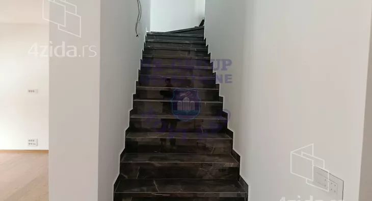 Petoiposoban stan | 4zida