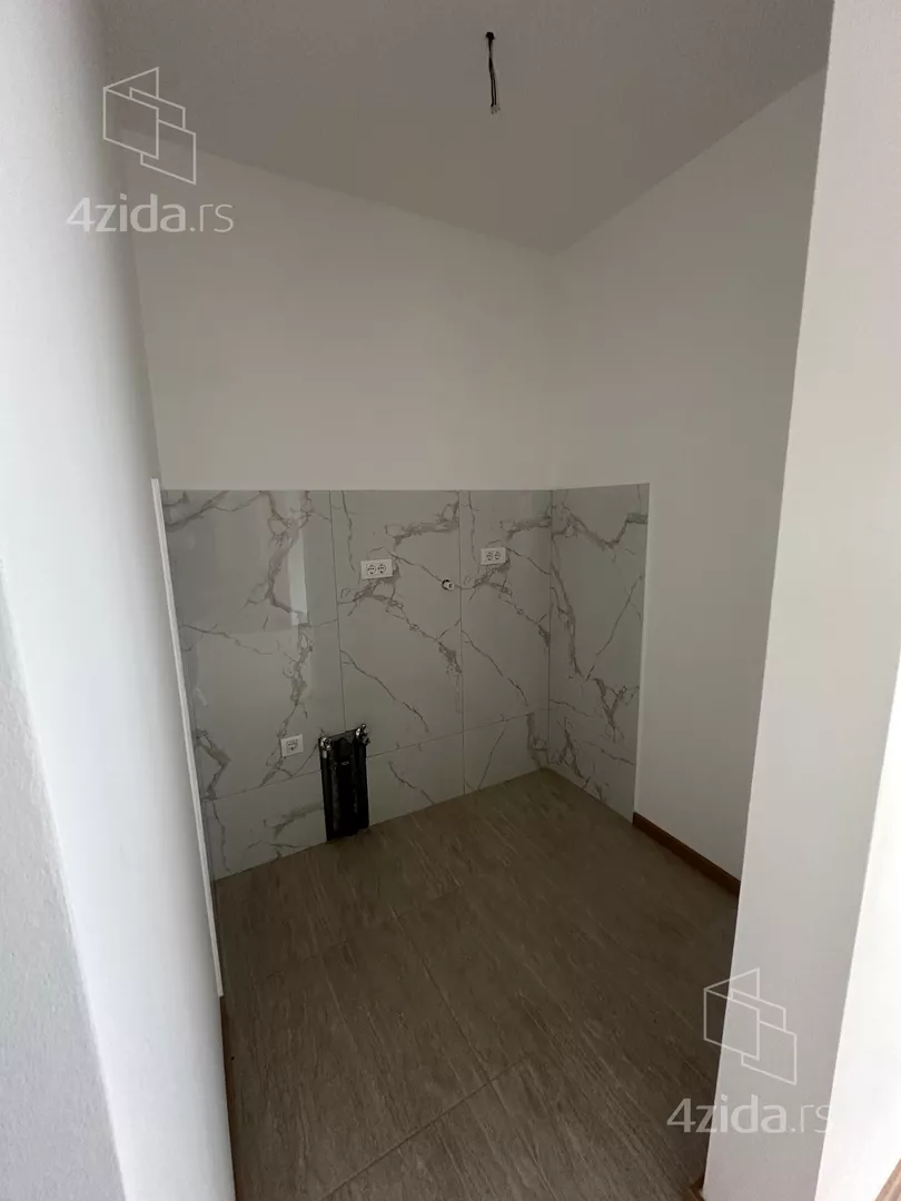 Četvoroiposoban stan | 4zida