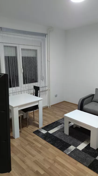 Trg Pavla Stojkovića | 4zida.rs