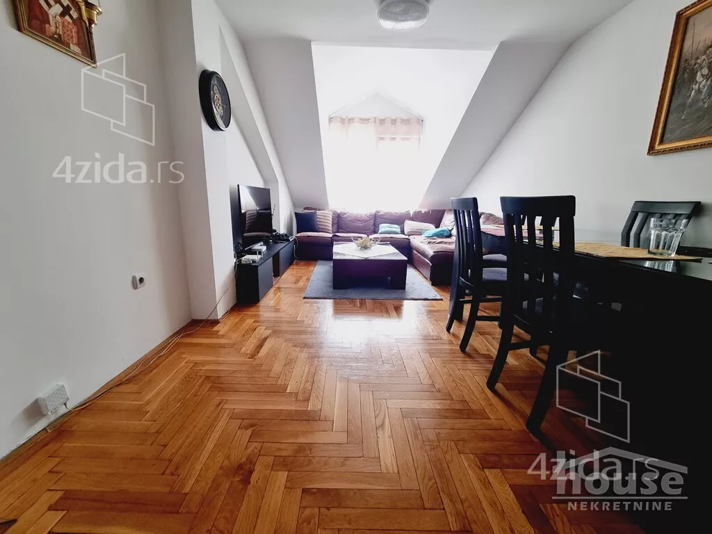 Četvoroiposoban stan | 4zida