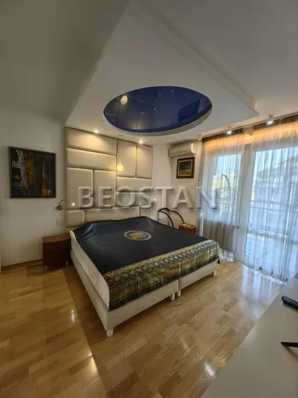 Vladimira Popovica | 4zida.rs