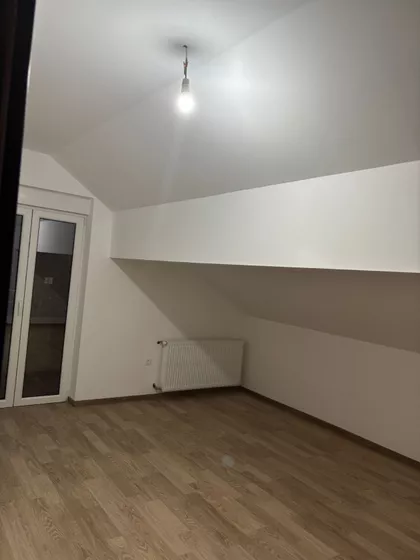 Miće Popovića 25 | 4zida.rs