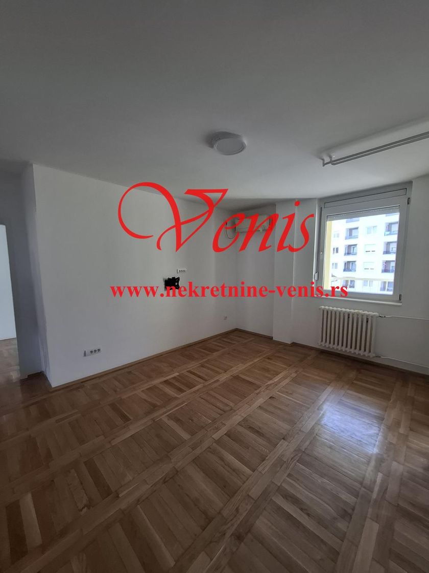 Trosoban stan, Novi Sad