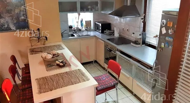 Petosoban stan | 4zida