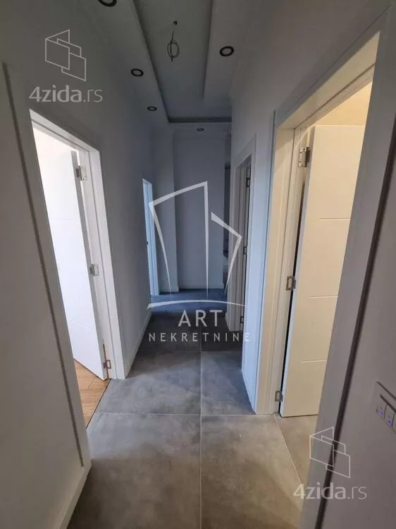 Četvoroiposoban stan | 4zida