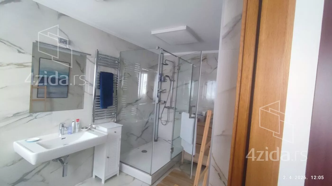 Četvoroiposoban stan | 4zida