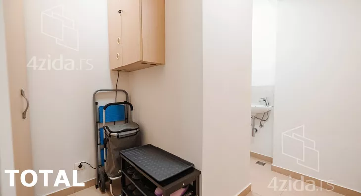 Šestosoban stan | 4zida