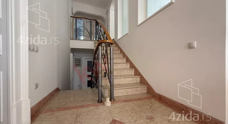 4-etažna kuća | 4zida
