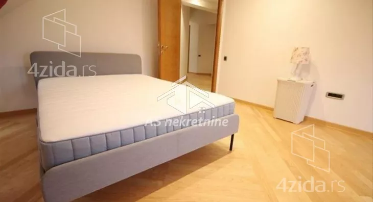 Četvoroiposoban stan | 4zida