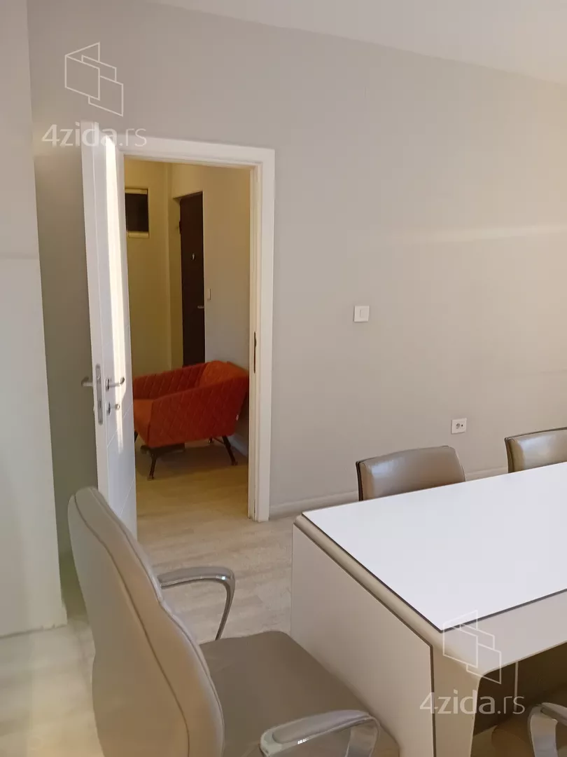 Četvoroiposoban stan | 4zida