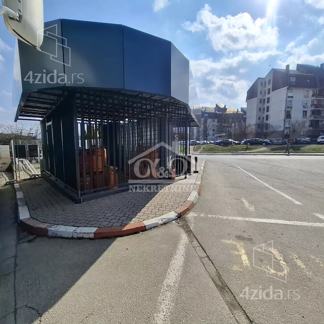 Poslovna zgrada | 4zida