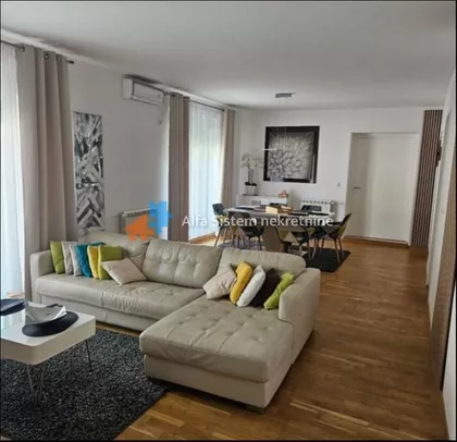 Crveni Krst Vračar | 4zida.rs