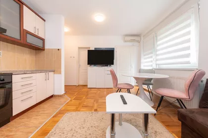 Devet Jugovića | 4zida.rs