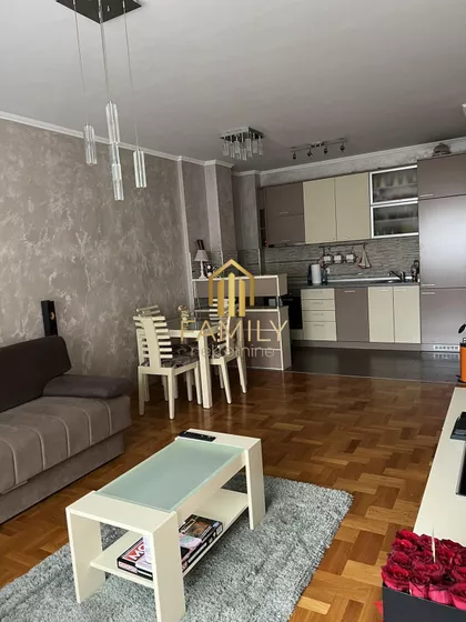 Školska | 4zida.rs