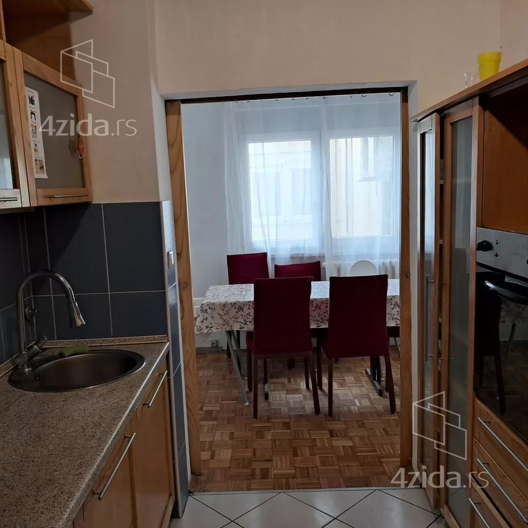 Troiposoban stan | 4zida