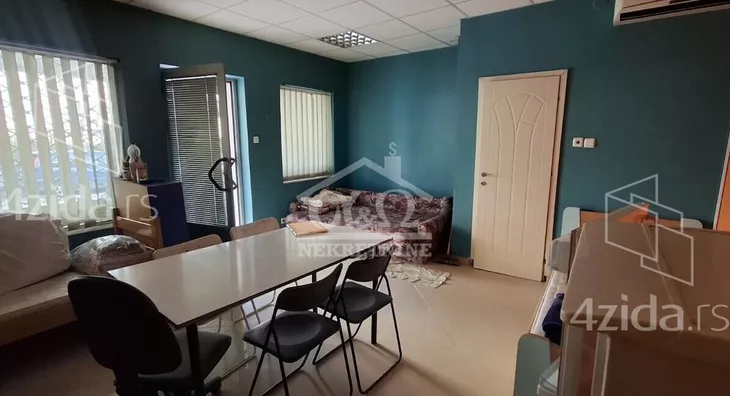 Poslovna zgrada | 4zida