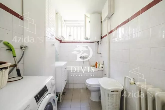 Četvoroiposoban stan | 4zida