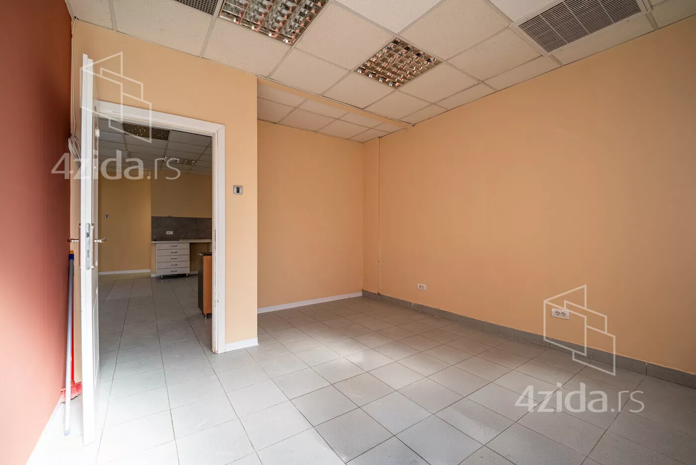 Poslovna zgrada | 4zida