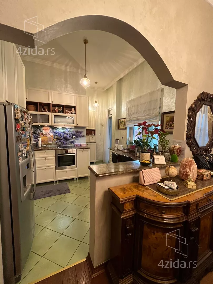 Petosoban stan | 4zida