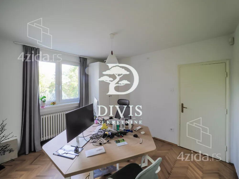 Četvoroiposoban stan | 4zida