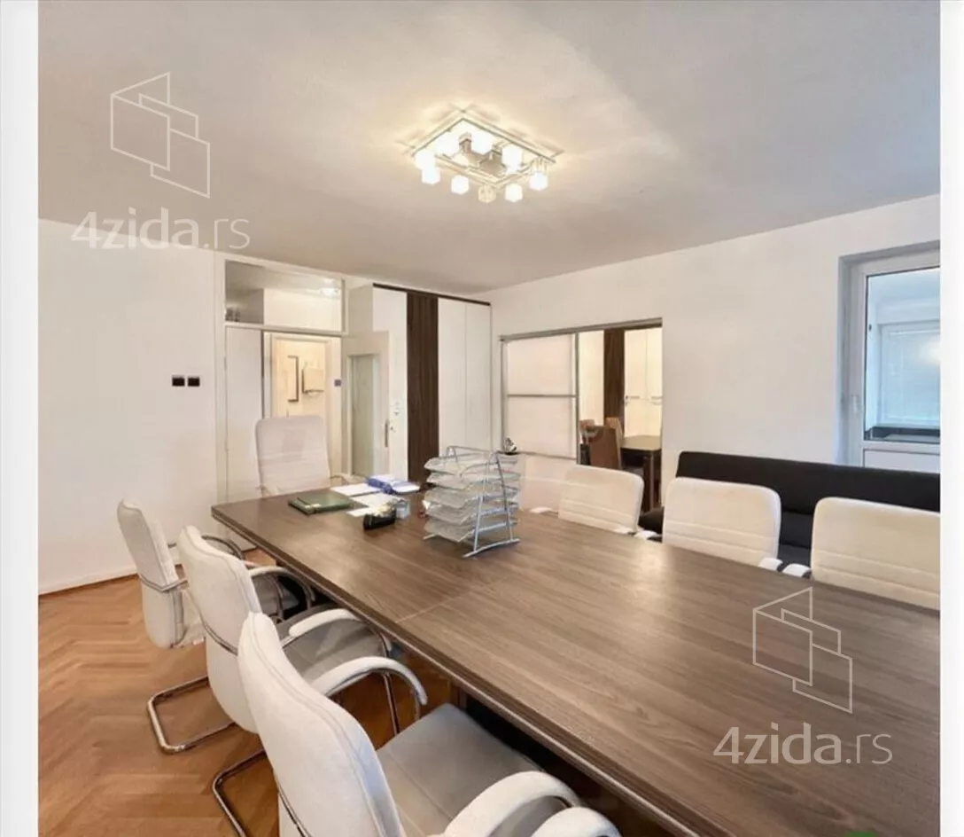 Sedmosoban stan | 4zida