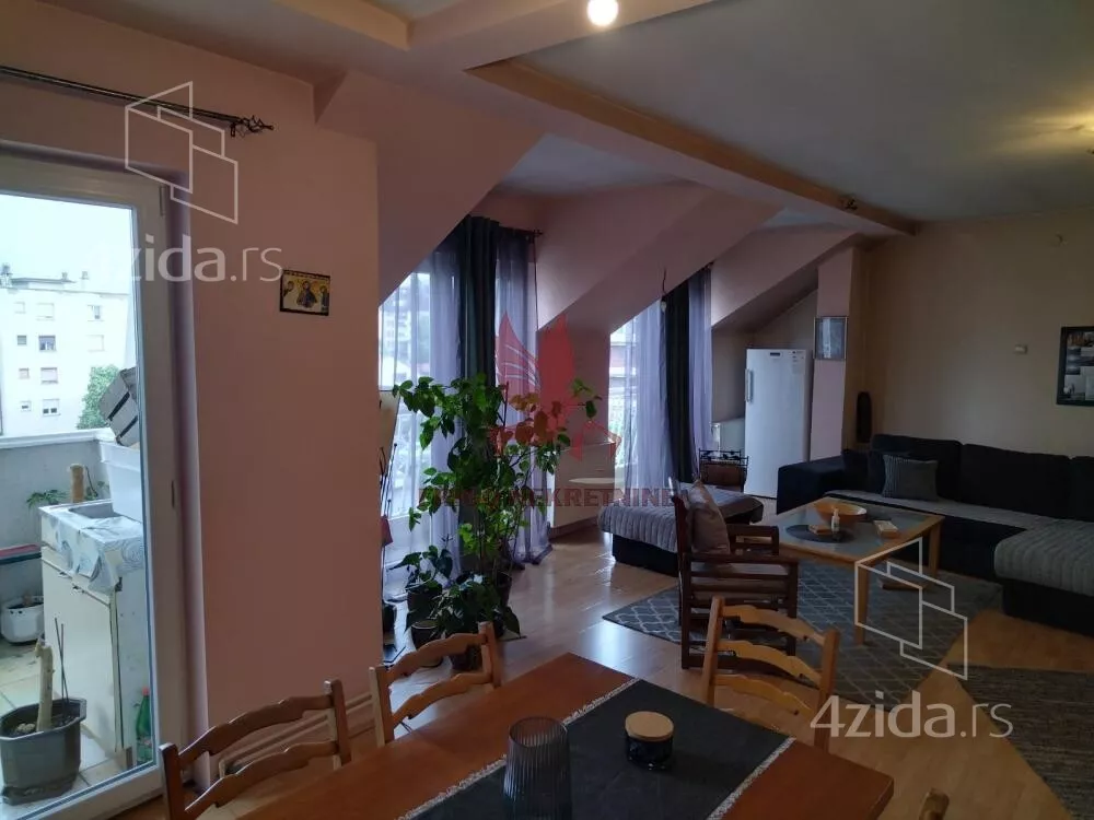 Četvoroiposoban stan | 4zida