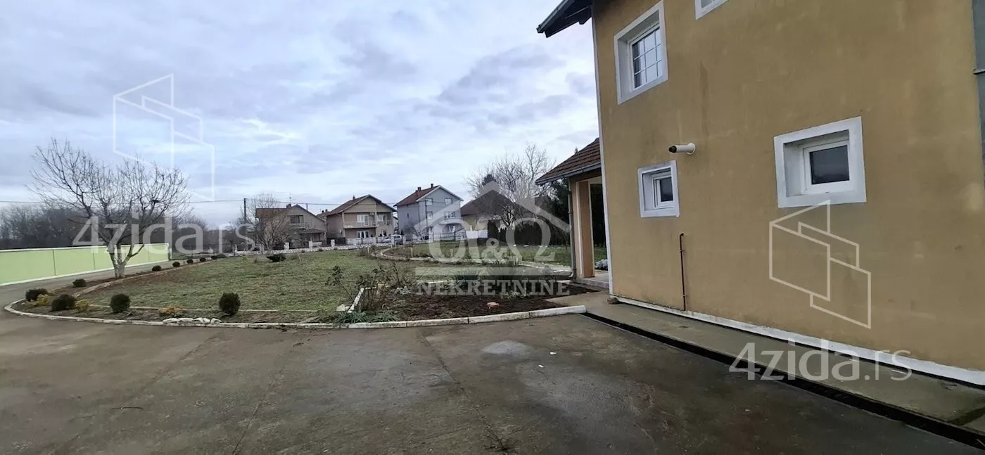 Poslovna zgrada | 4zida