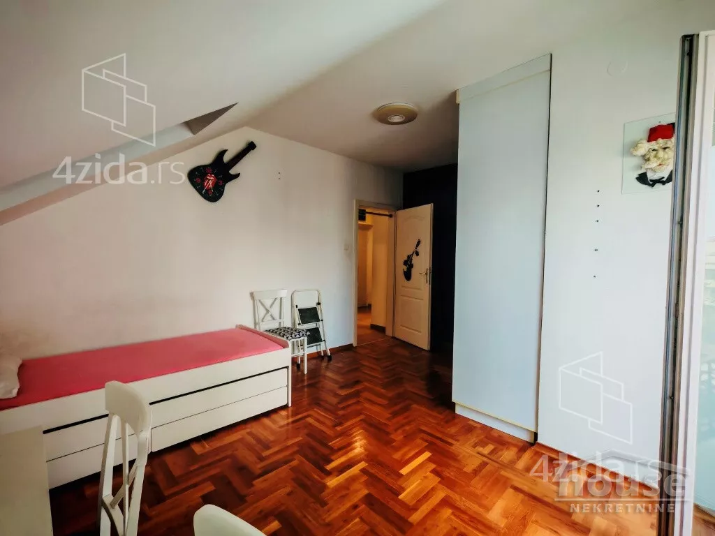 Petosoban stan | 4zida