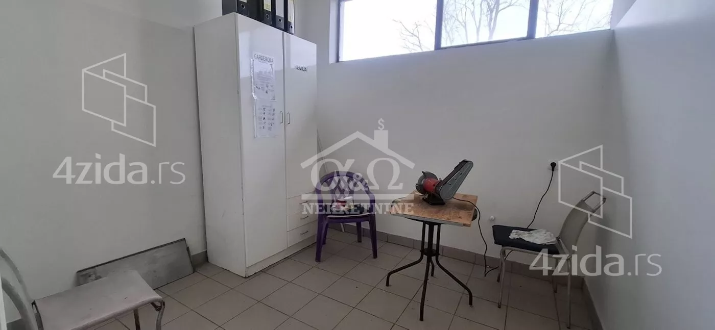 Poslovna zgrada | 4zida