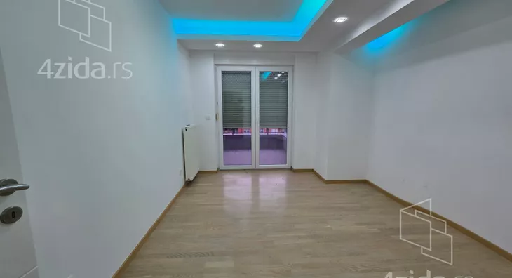 Četvoroiposoban stan | 4zida