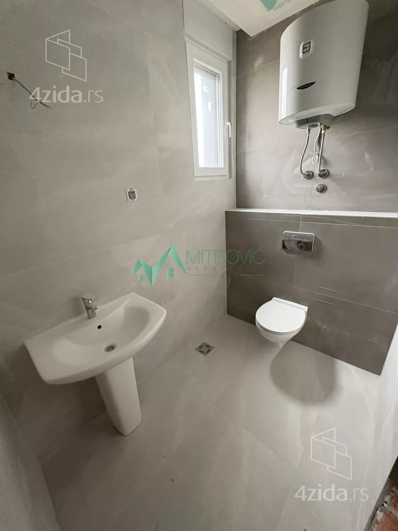 Četvoroiposoban stan | 4zida