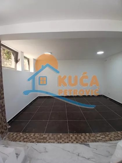 Nade Tomić | 4zida.rs