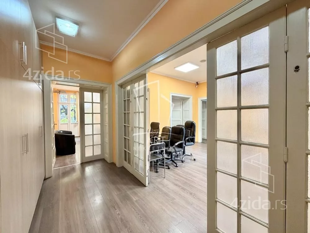 Četvoroiposoban stan | 4zida