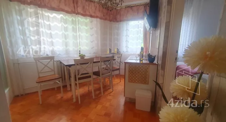 Petosoban stan | 4zida