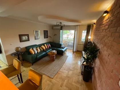 Srzentićeva 2B | 4zida.rs