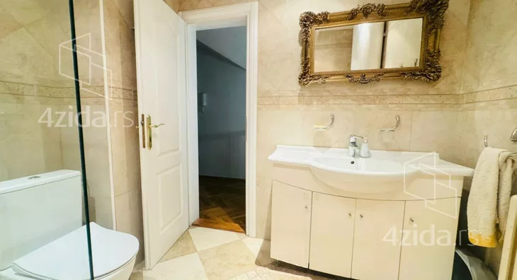 Četvoroiposoban stan | 4zida