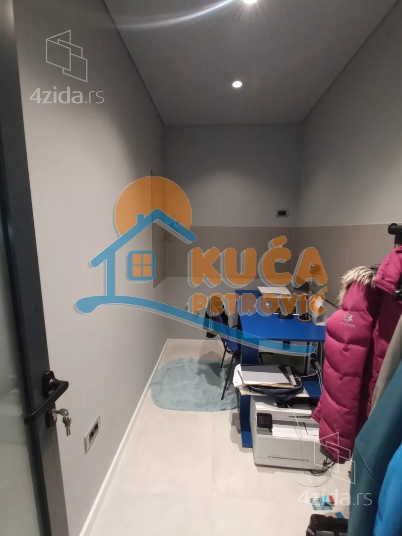 Lokal | 4zida