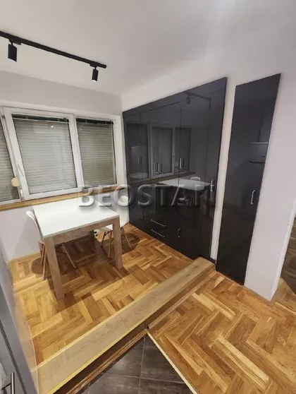 Učitelja Mihailovića | 4zida.rs