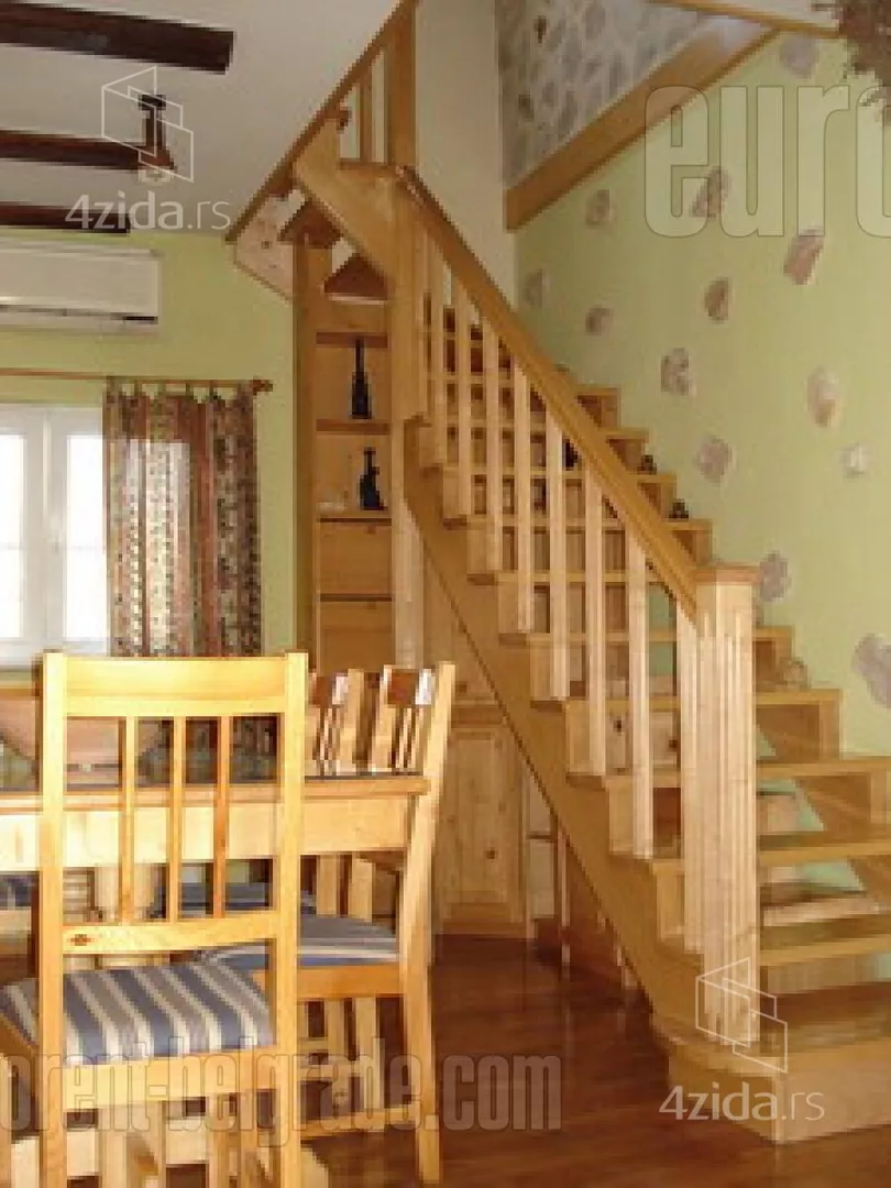 Četvoroiposoban stan | 4zida