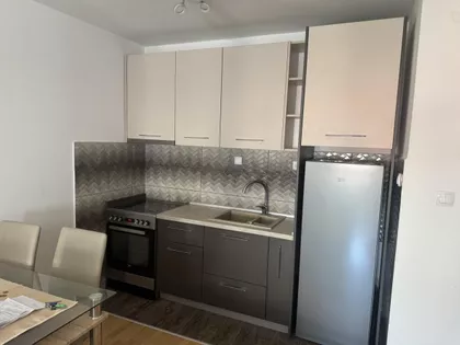 Crveni Pevac | 4zida.rs