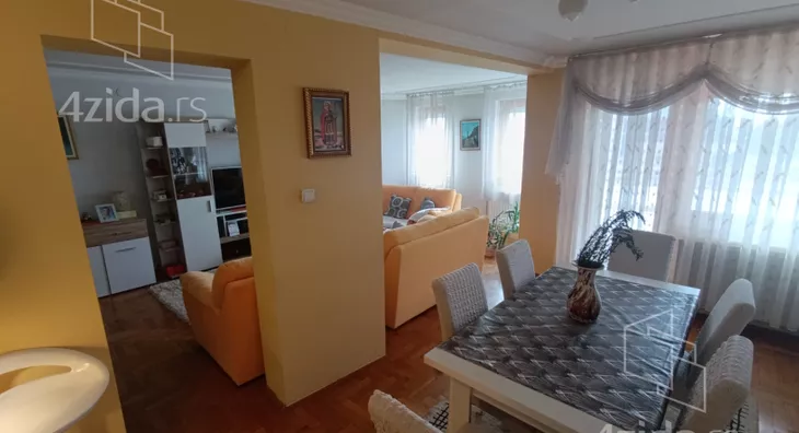 Troiposoban stan | 4zida