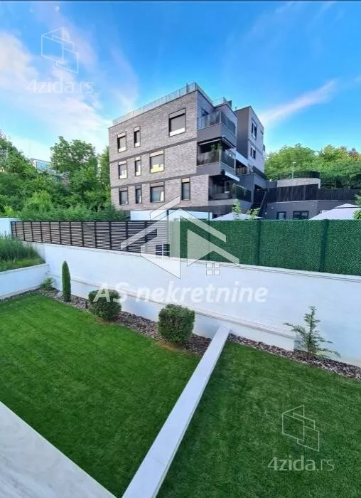 Šestosoban stan | 4zida